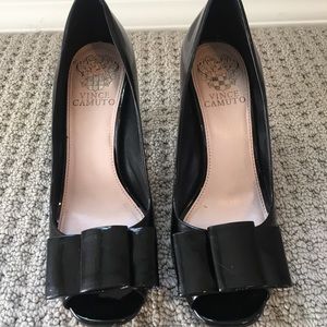 Sz 6 Vince Camuto Black Patent peep toe Pumps